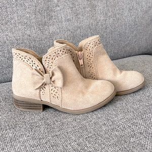 Girls boots